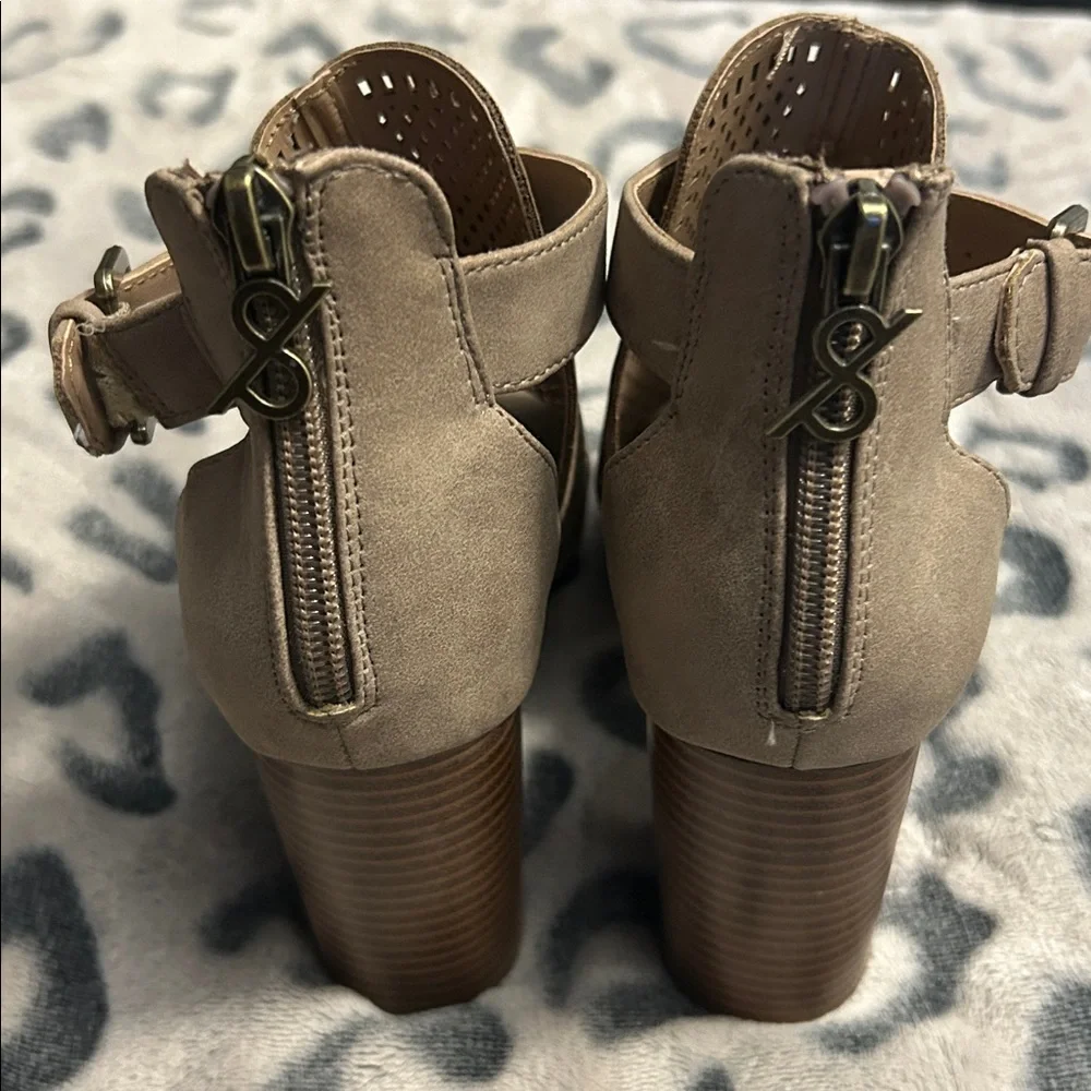 Taupe Peep-Toe Block Heel Sandals - Picture 3 of 4